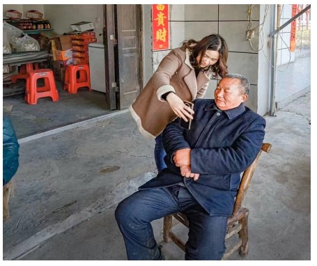 养老认证上门办 便民服务心贴心