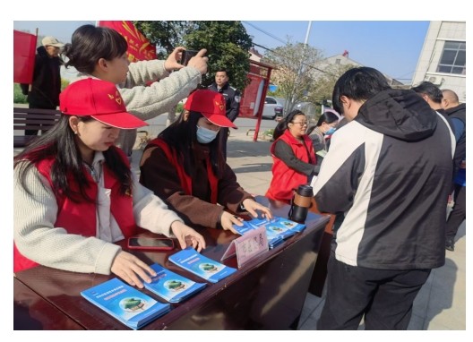 志愿服务进社区 医保惠民暖人心