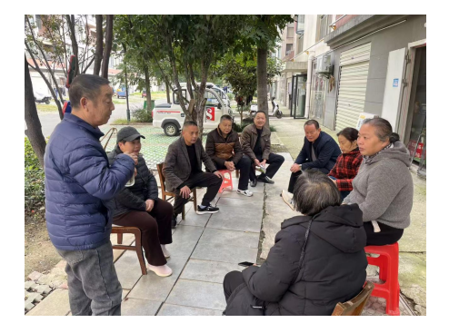 “敲门送政策” 让文明创建更有温度