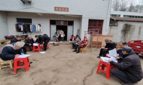 合同签约暖民心 土地延包促振兴