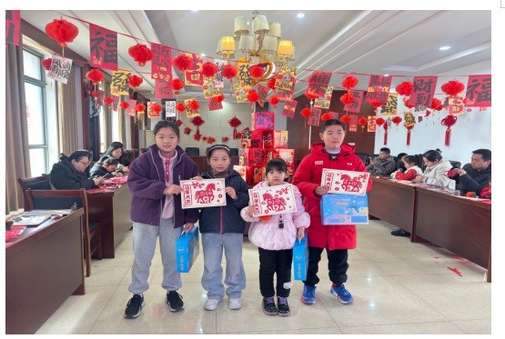 安陆市科技馆开展春节非遗剪纸活动